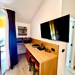 Cinque Terre Hub Art Apartment